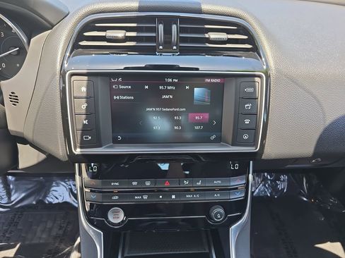 Used 2017 Jaguar XE Prestige AWD/4WD image 22
