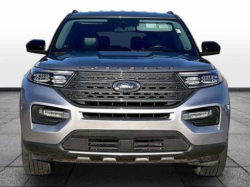 Used 2022 Ford Explorer XLT w/ Equipment Group 202A image 3