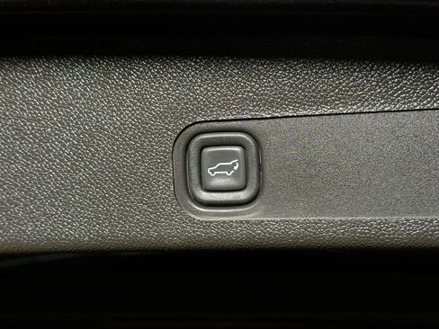 Used 2010 GMC Yukon XL Denali image 70