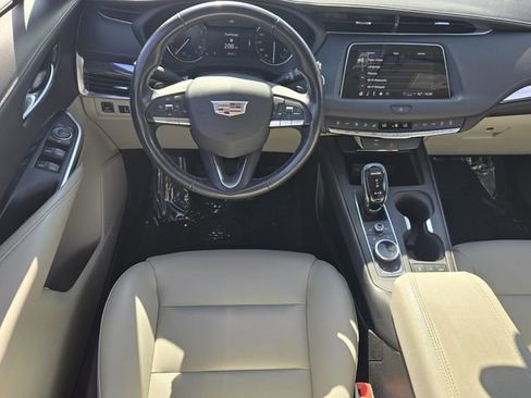 Used 2023 Cadillac XT4 Luxury FWD image 13