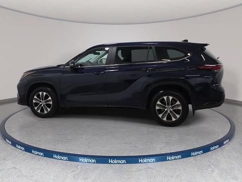 Certified 2025 Toyota Highlander XLE AWD/4WD image 8