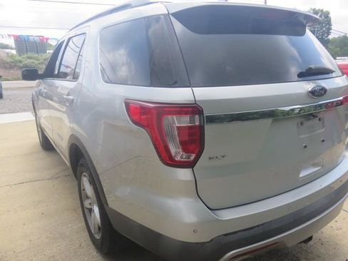 Used 2017 Ford Explorer XLT AWD/4WD image 5