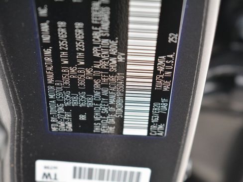 Used 2023 Toyota Highlander XLE image 30