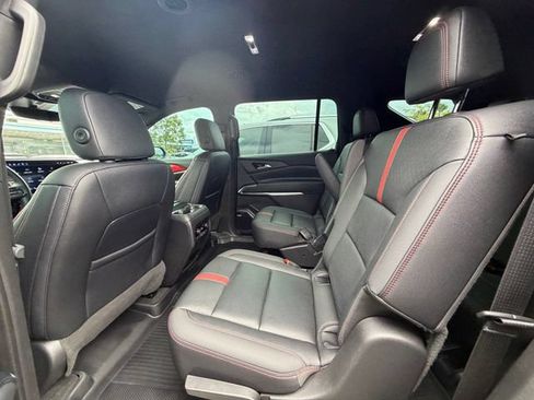 Used 2025 Chevrolet Traverse RS AWD/4WD image 12