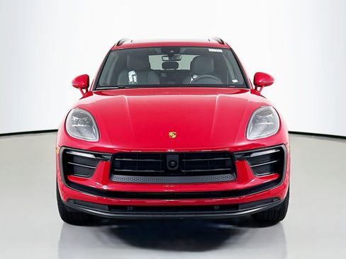 Certified 2025 Porsche Macan image 6