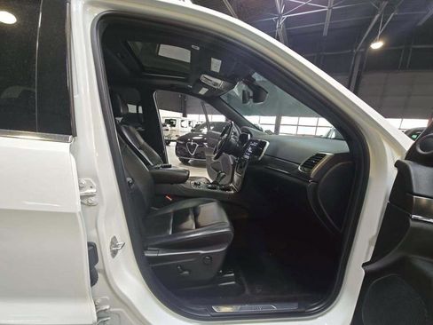 Used 2018 Jeep Grand Cherokee Limited AWD/4WD image 18