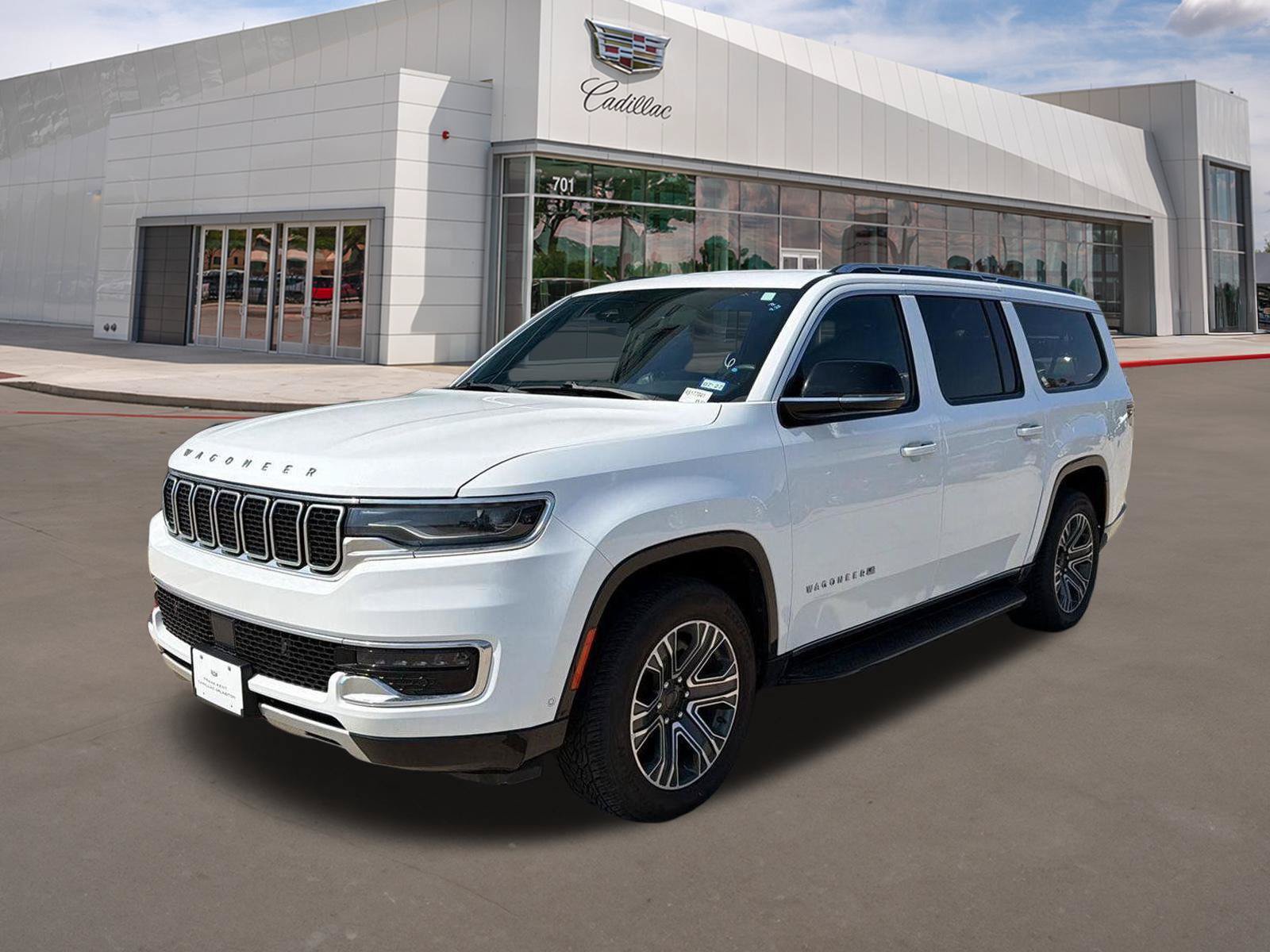 Used 2024 Jeep Wagoneer L Series II w/ Flexible Seating Group RWD image 1