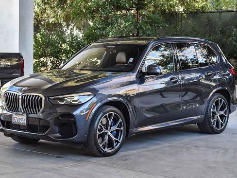 Used 2022 BMW X5 xDrive45e w/ M Sport Package image 3