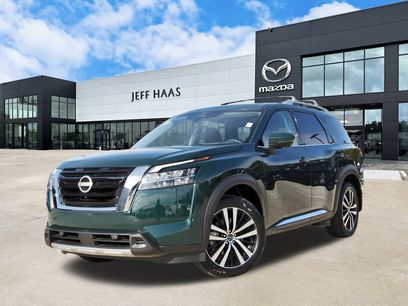 Used 2024 Nissan Pathfinder Platinum w/ Cargo Package