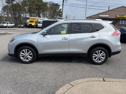 Used 2016 Nissan Rogue SV AWD/4WD image 5
