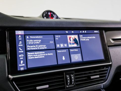 Certified 2020 Porsche Cayenne AWD/4WD image 18