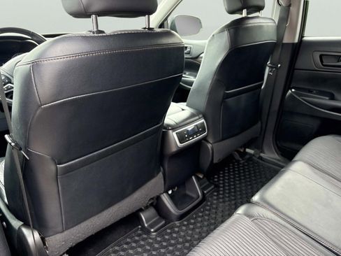 Used 2014 Toyota Highlander LE image 13