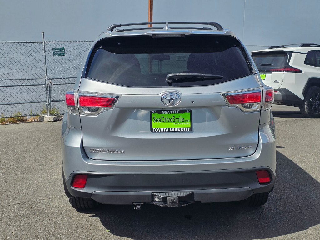 Used 2016 Toyota Highlander XLE AWD/4WD image 6