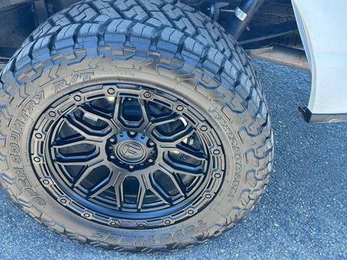 Used 2025 Ford F150 Lariat w/ Equipment Group 501A Mid AWD/4WD image 6