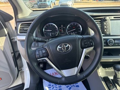 Used 2014 Toyota Highlander Limited image 28