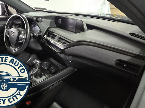 Used 2021 Lexus UX 200 image 32