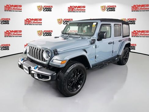 Used 2024 Jeep Wrangler Unlimited Sahara image 12