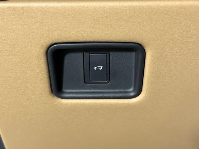 Certified 2025 Land Rover Range Rover Autobiography AWD/4WD image 28