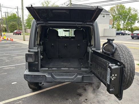 Used 2019 Jeep Wrangler Unlimited Sport S AWD/4WD image 25