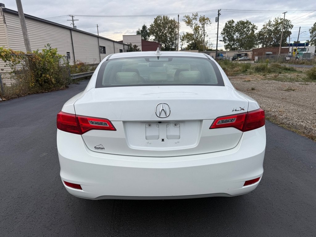 Used 2013 Acura ILX w/ Premium Package FWD image 4