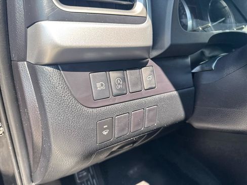 Used 2019 Toyota Highlander XLE AWD/4WD image 29