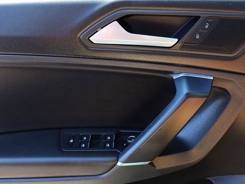 Used 2020 Volkswagen Tiguan SE w/ Panoramic Sunroof Package FWD image 39