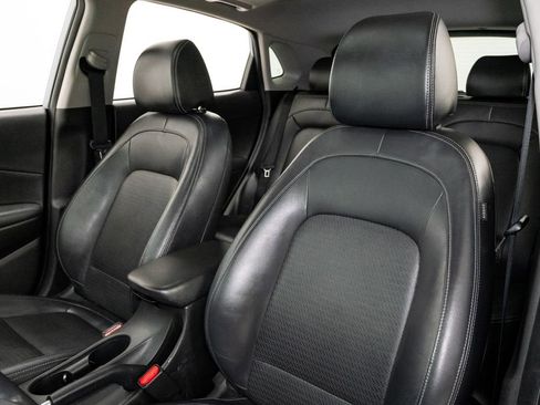 Used 2021 Hyundai Kona Limited image 11