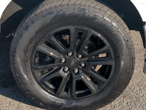 Used 2024 Ford F150 Platinum image 11