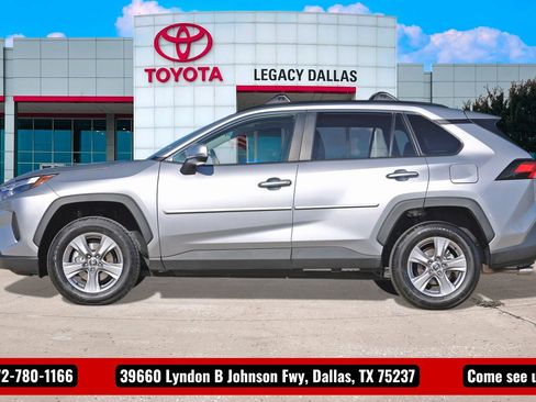 Used 2025 Toyota RAV4 XLE image 7