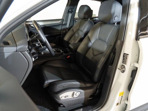 Certified 2026 Porsche Macan AWD/4WD image 5