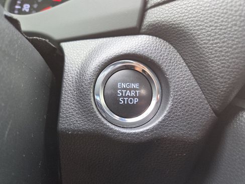 Used 2019 Toyota RAV4 XLE Premium FWD image 32