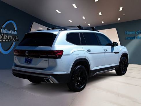 New 2026 Volkswagen Atlas Peak Edition image 5