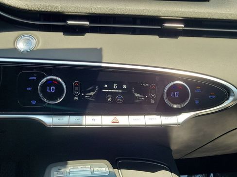 Certified 2024 Genesis GV70 2.5T w/ Select Package AWD/4WD image 28