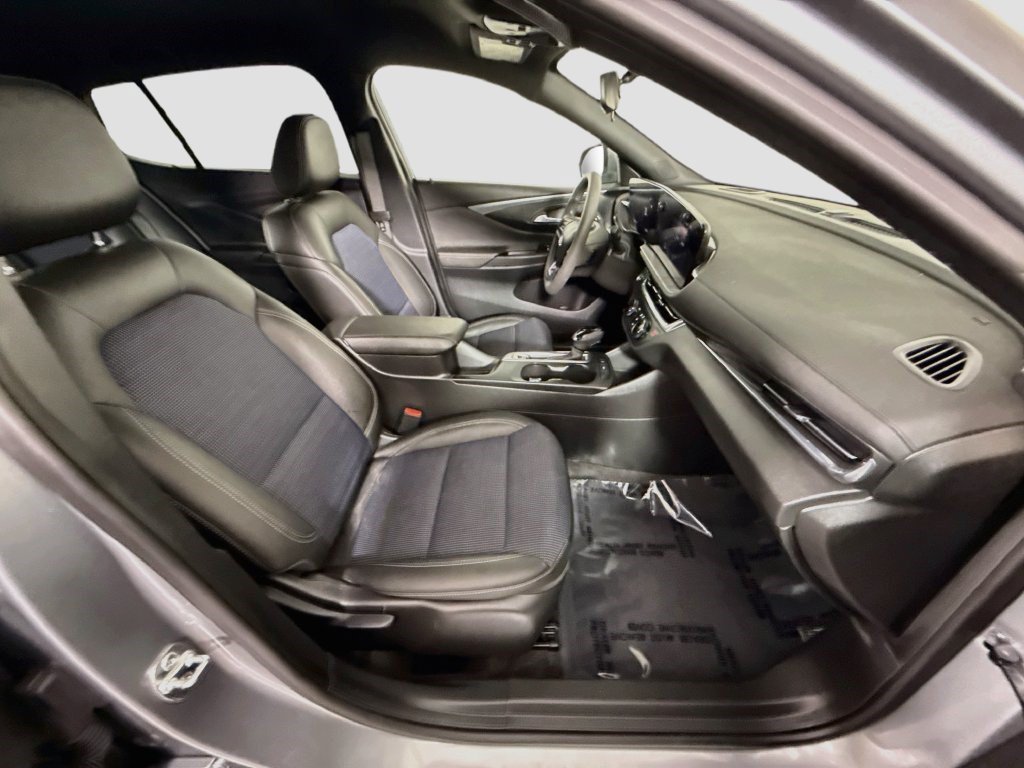 Used 2025 Buick Envista Preferred FWD image 28