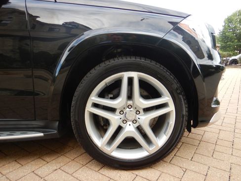Used 2015 Mercedes-Benz GL 550 4MATIC image 26