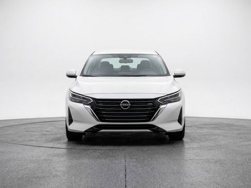 Used 2025 Nissan Sentra SV image 2