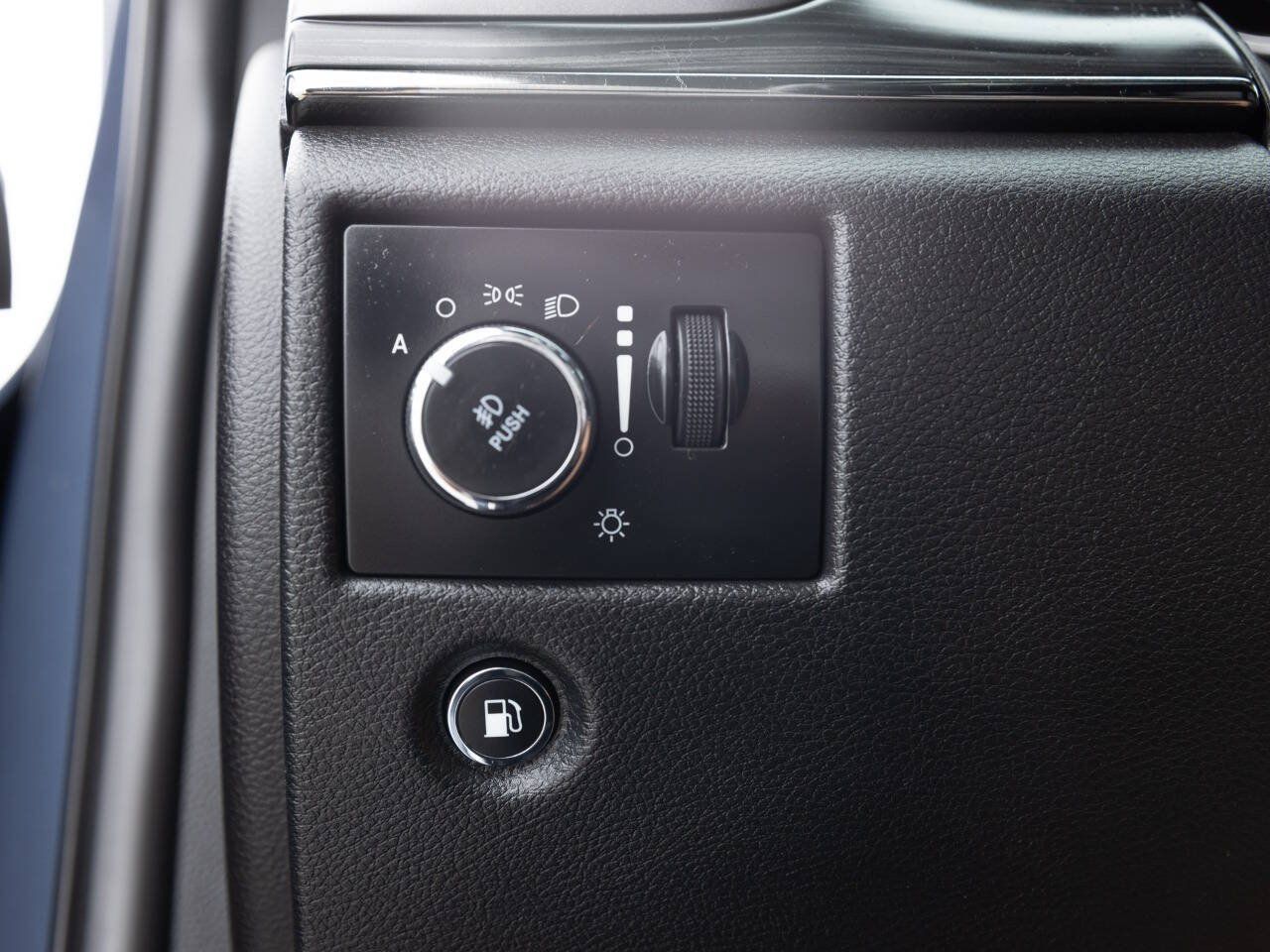 Used 2019 Jeep Grand Cherokee Limited AWD/4WD image 35