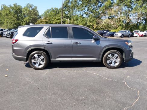 Used 2025 Honda Pilot EX-L image 3