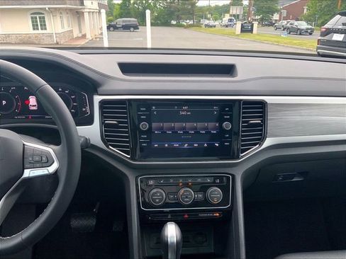Certified 2023 Volkswagen Atlas Cross Sport SE w/ Panoramic Sunroof Package FWD image 15