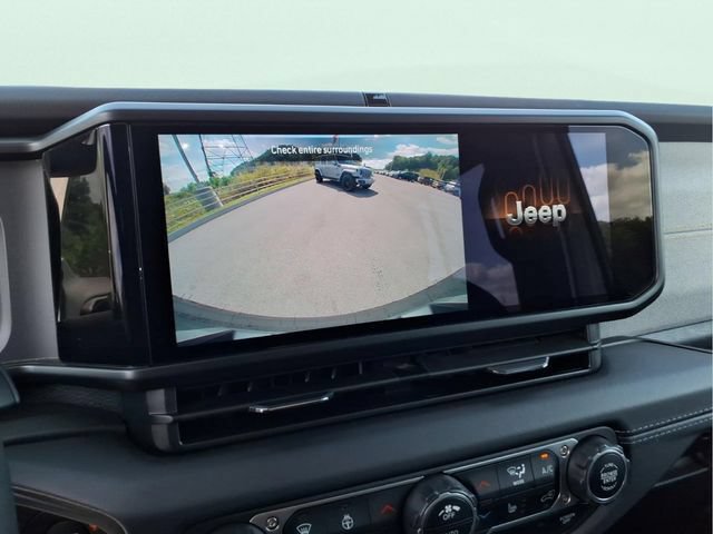 Used 2025 Jeep Wrangler Unlimited Sahara AWD/4WD image 29