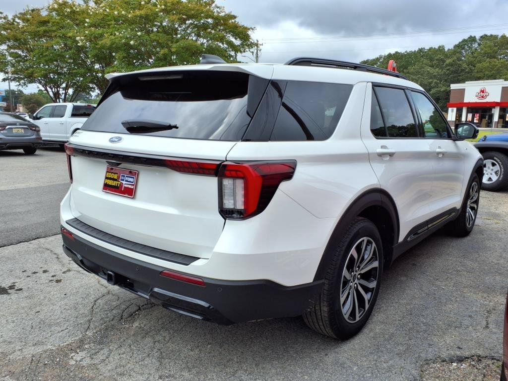 Used 2025 Ford Explorer ST-Line RWD image 4