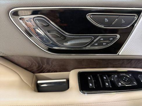 Used 2022 Lincoln Navigator Reserve image 11
