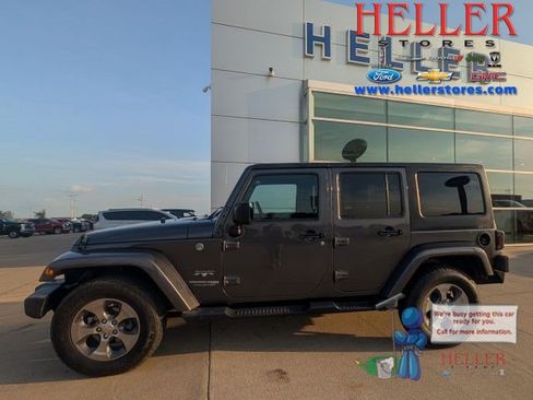 Used 2018 Jeep Wrangler Unlimited Sahara w/ Connectivity Group AWD/4WD image 1