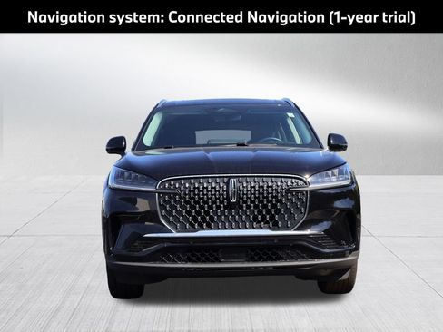 Used 2025 Lincoln Aviator AWD image 3