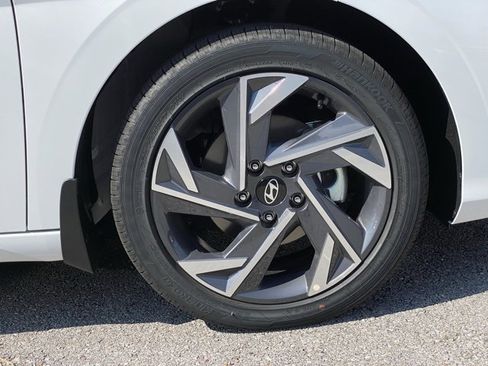 New 2025 Hyundai Elantra SEL image 37