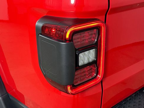 Certified 2022 Jeep Gladiator Mojave w/ LED Lighting Group AWD/4WD image 39