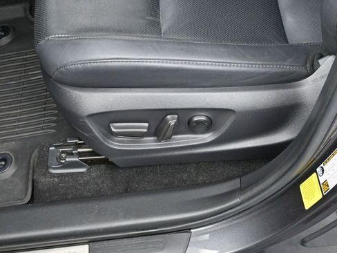 Used 2023 Toyota Crown Limited image 14