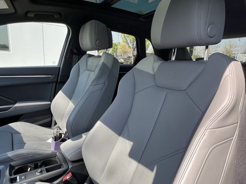 Used 2025 Audi Q3 2.0T Premium w/ Convenience Package image 16