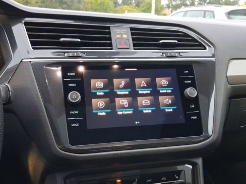 Certified 2023 Volkswagen Tiguan SE R-Line FWD image 19