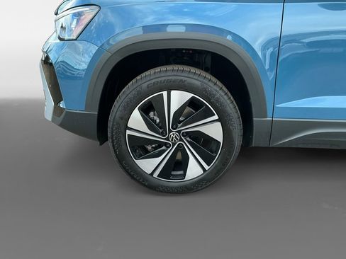 New 2025 Volkswagen Taos SE image 14